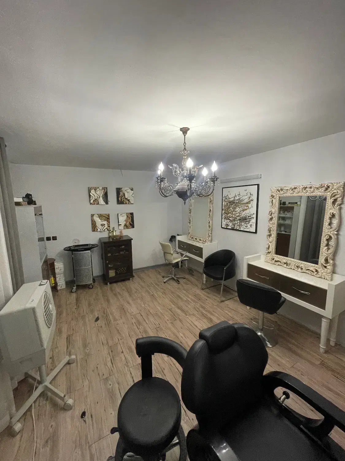 اجاره صندلی در سالن زیبایی محدوده خیابان میر|اجارهٔ دفتر کار، اتاق اداری، مطب|اصفهان, باغ نگاره|دیوار