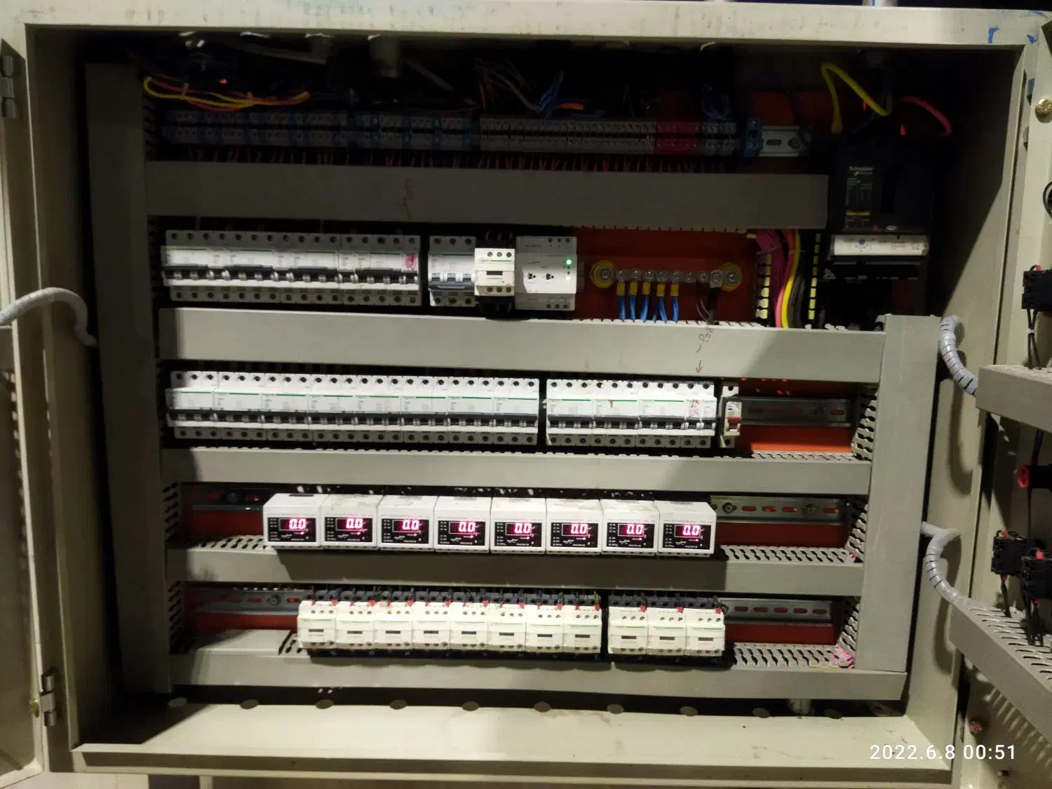 برقکاربرق کش کارخدمات برق ساختمان صنعتی تلفن آنتن|خدمات پیشه و مهارت|همدان, |دیوار