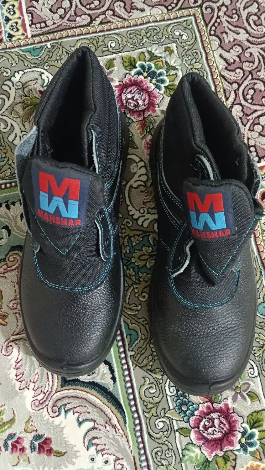 کفش کار|کیف، کفش، کمربند|گرمدره, |دیوار