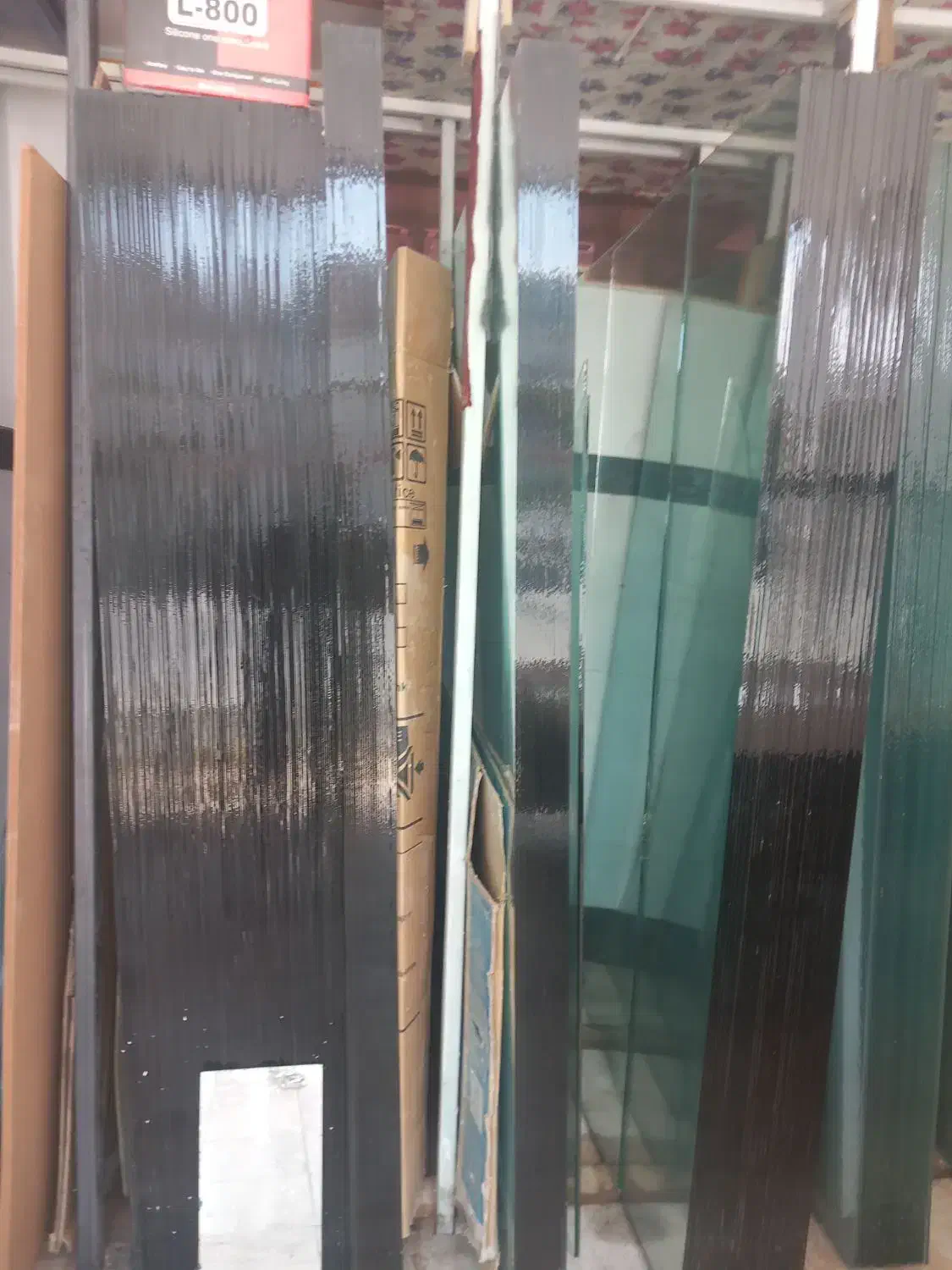 شیشه بری فراهانی(نصب شیشه سوله)|خدمات پیشه و مهارت|اراک, |دیوار