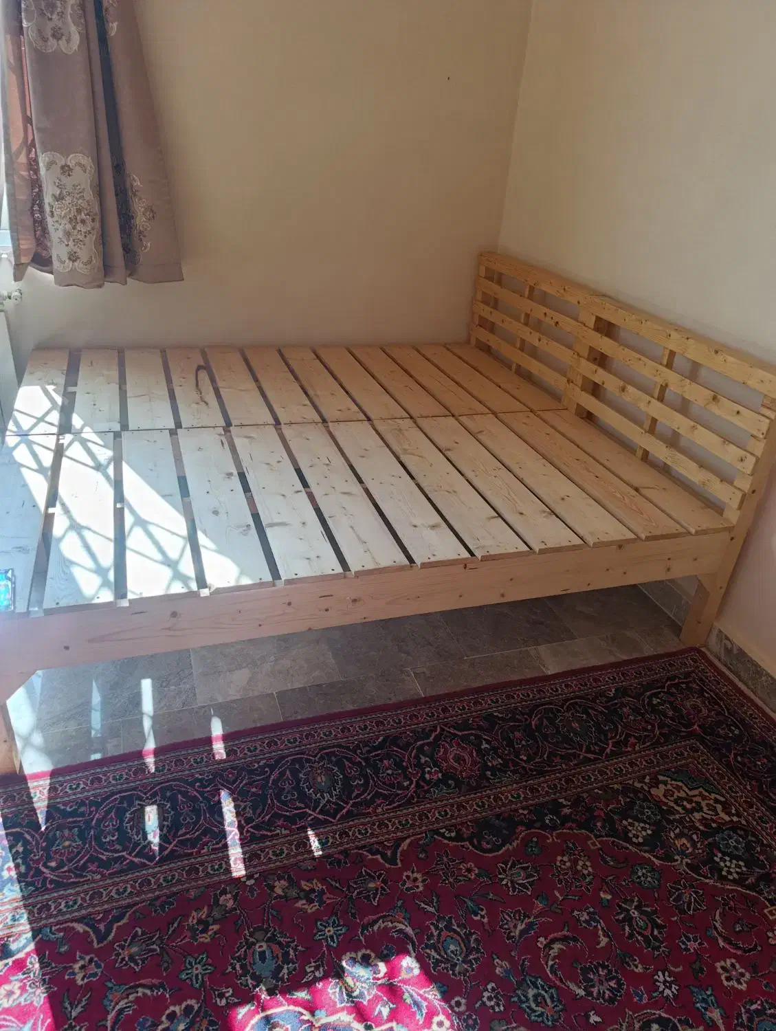 تخت خواب با چوب راش|تخت و سرویس خواب|نوشهر, |دیوار