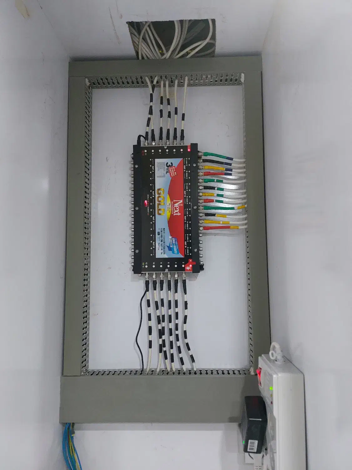 نصب آنتن مرکزی تنظیم تخصصی و ارائه تجهیزات چکی|خدمات پیشه و مهارت|اصفهان, جلفا|دیوار