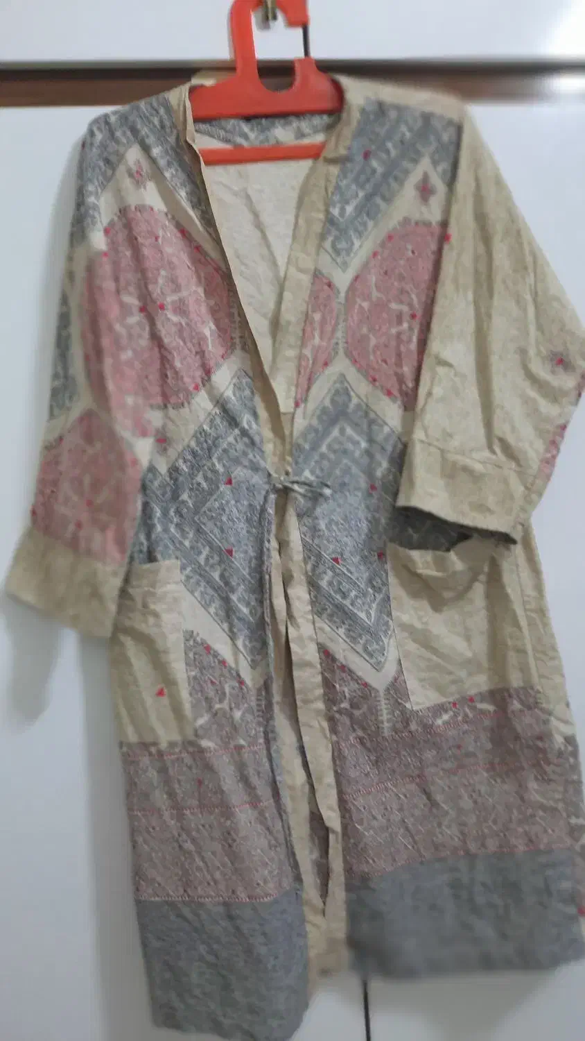 مانتو|لباس|مشهد, امیر|دیوار