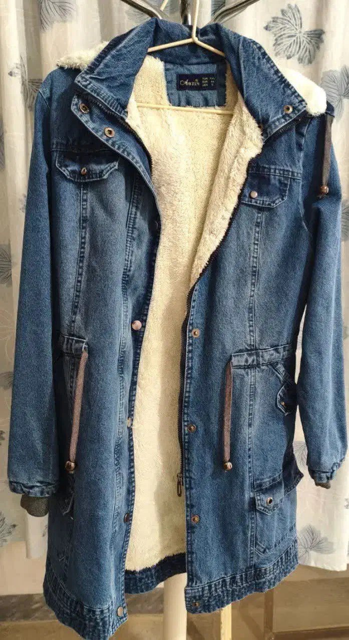 کاپشن لی|لباس|میمه, |دیوار