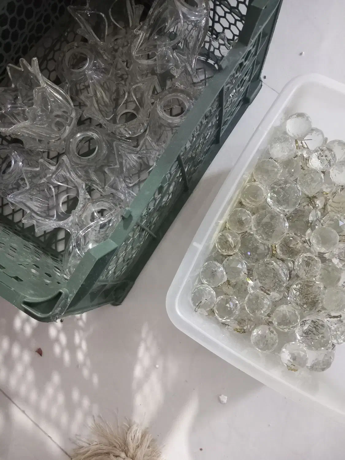 تعدادی حباب و گوی لوستر|لوستر و چراغ آویز|اراک, |دیوار