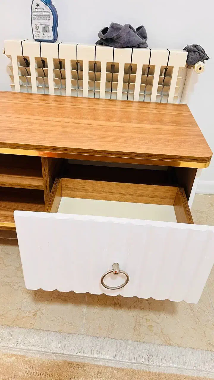 میز تلوزیون شرکتی در حد نو|میز تلویزیون|قدس, شهرقدس|دیوار