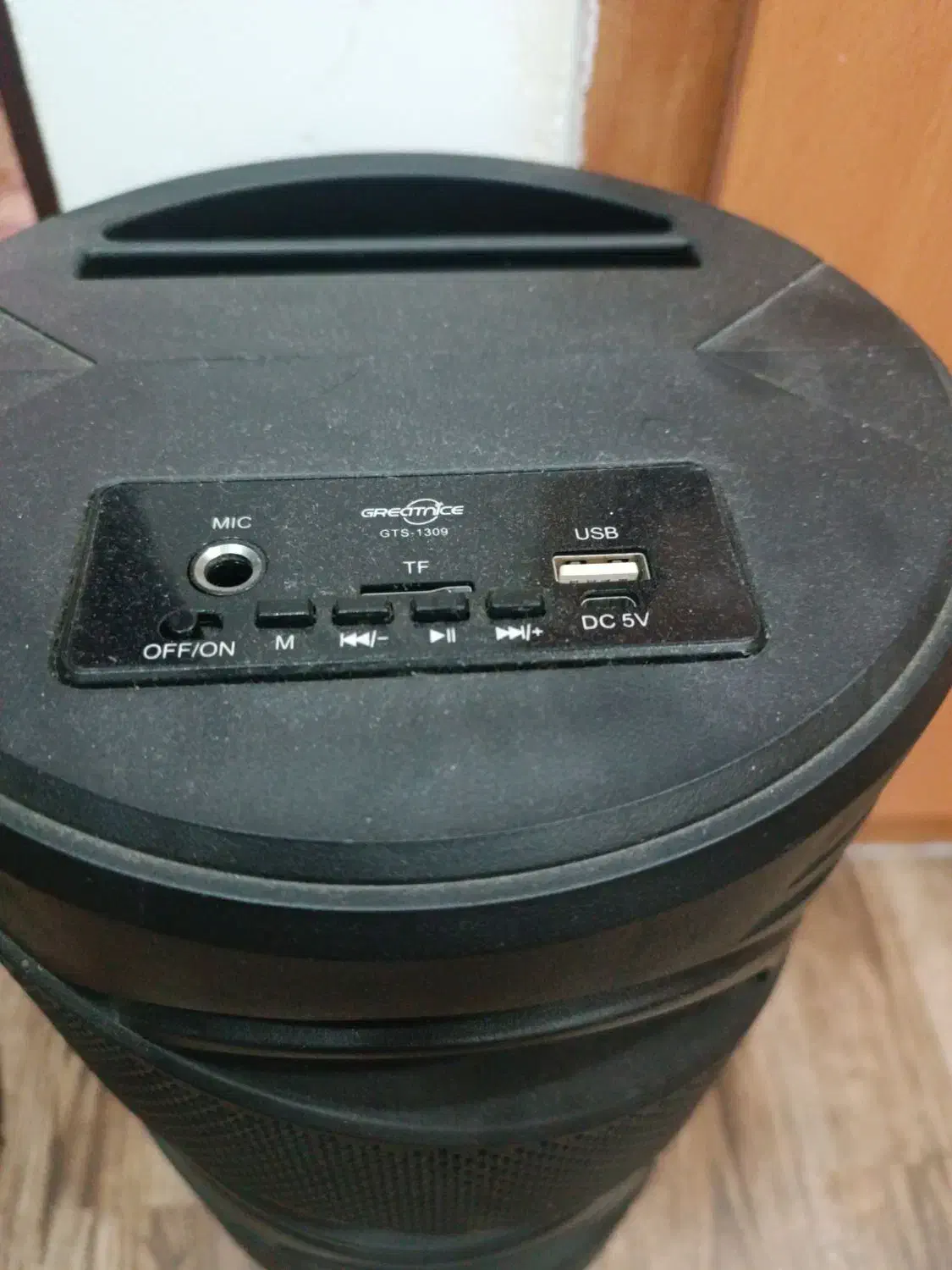 اسپیکر تقریبا قدیمی باند پر قدرت|پخش‌کننده همراه|رشت, منظریه|دیوار