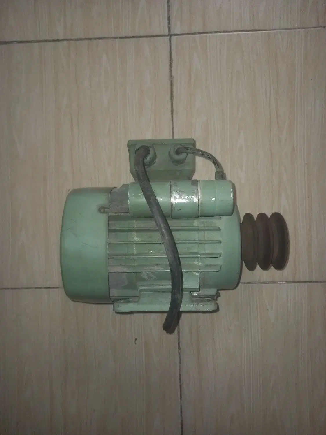 الکتروموتور یک اسب آلمانی|ماشینآلات صنعتی|ری, علایین|دیوار