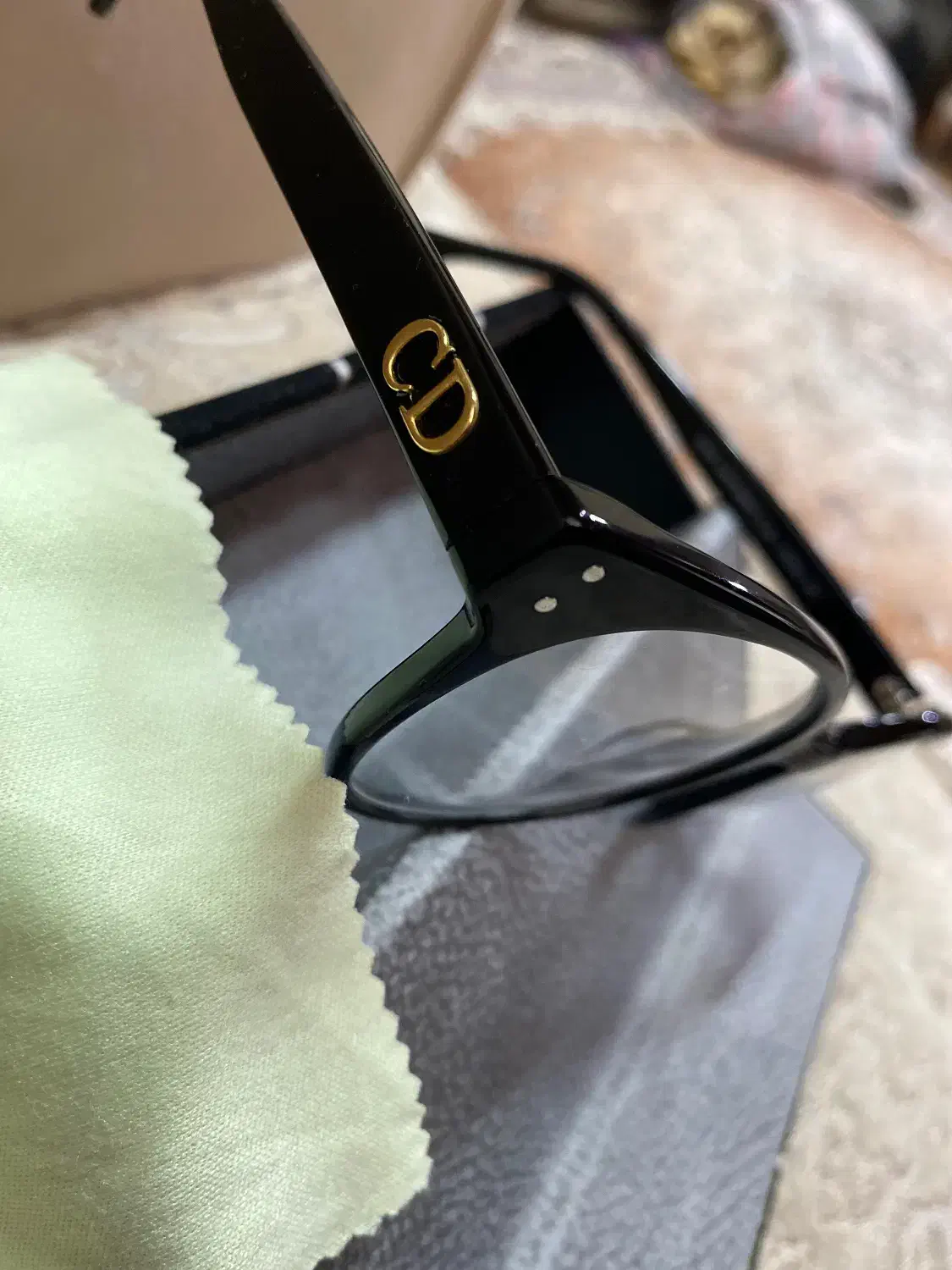 عینک بلوکات|زیورآلات و اکسسوری|سلمان‌شهر, |دیوار