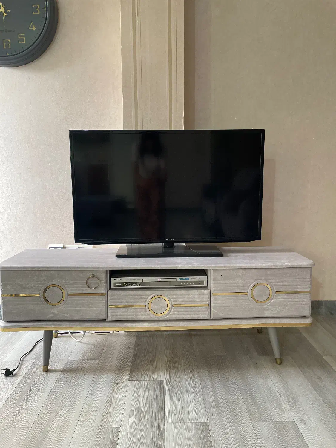 میز تلویزن میز عسلی|مبلمان خانگی و میز عسلی|رشت, پل تالشان|دیوار