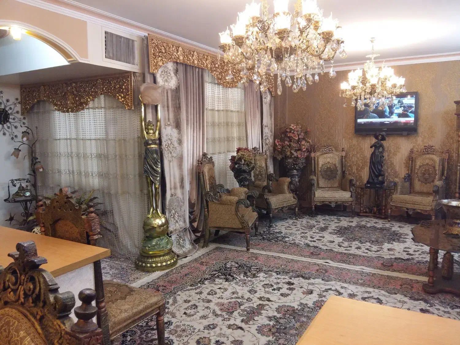 مبلمان شیک کلاسیک چوب گردو مدل رومی ۹نفره بوفه ست|مبلمان خانگی و میز عسلی|تهران, نازی‌آباد|دیوار