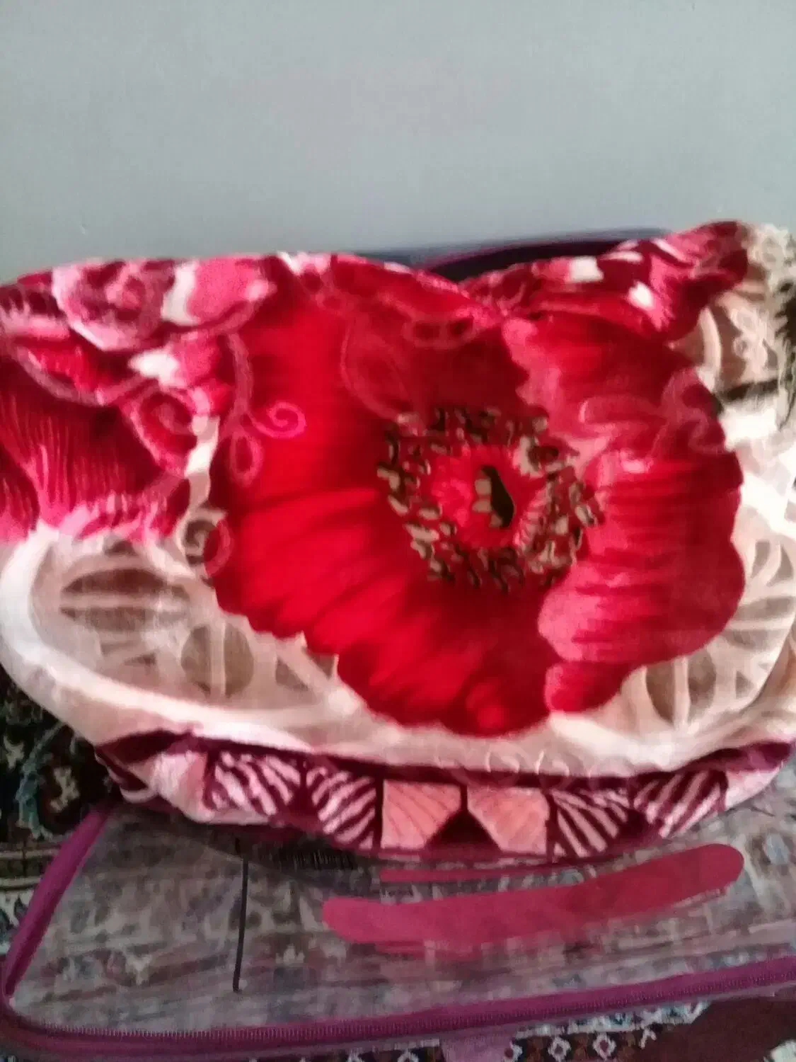 پتوگلبافت|رختخواب، بالش، پتو|خمینی‌شهر, |دیوار