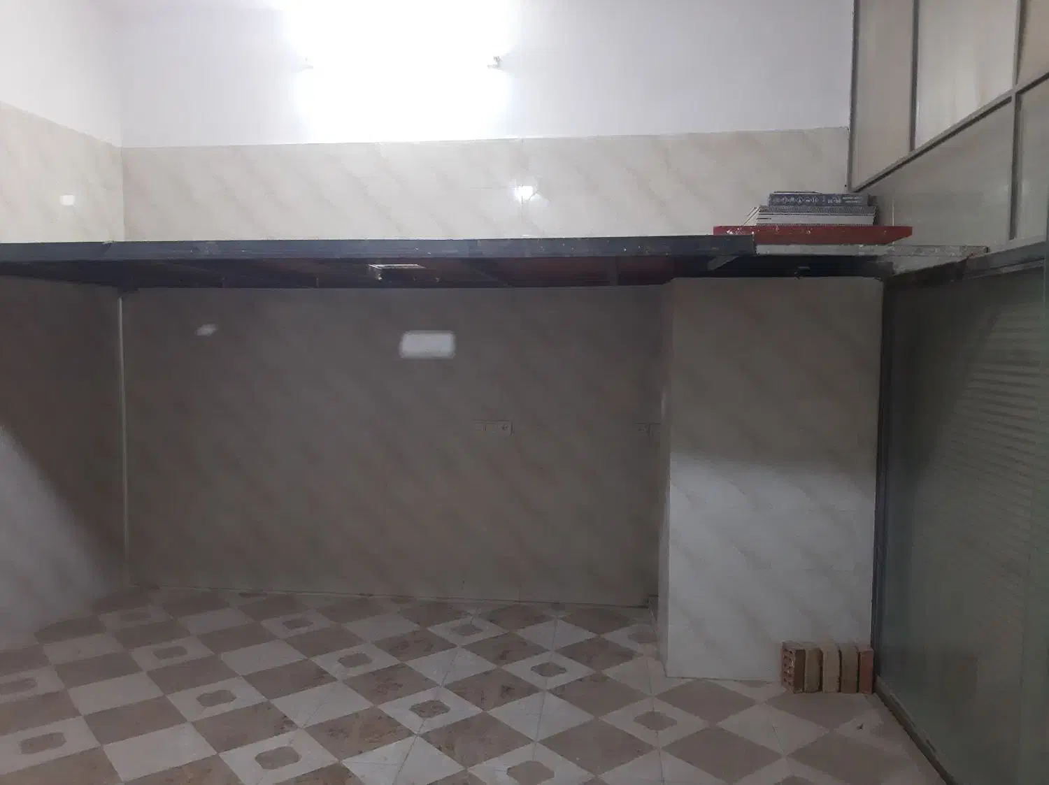 اجاره مغازه ۳۰متر خیابان ۱۴متری نبش کوچه|اجارهٔ مغازه و غرفه|رباطکریم, شترخوار|دیوار