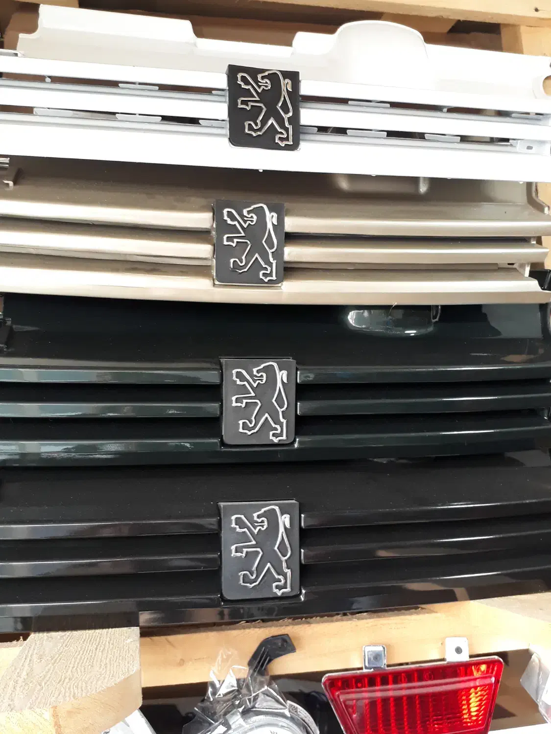 جلو پنجره پراید پژو ۲۰۶ پارس سمند ۲۰۰ ۱۱|قطعات یدکی و لوازم جانبی|رشت, شهرک صبا|دیوار