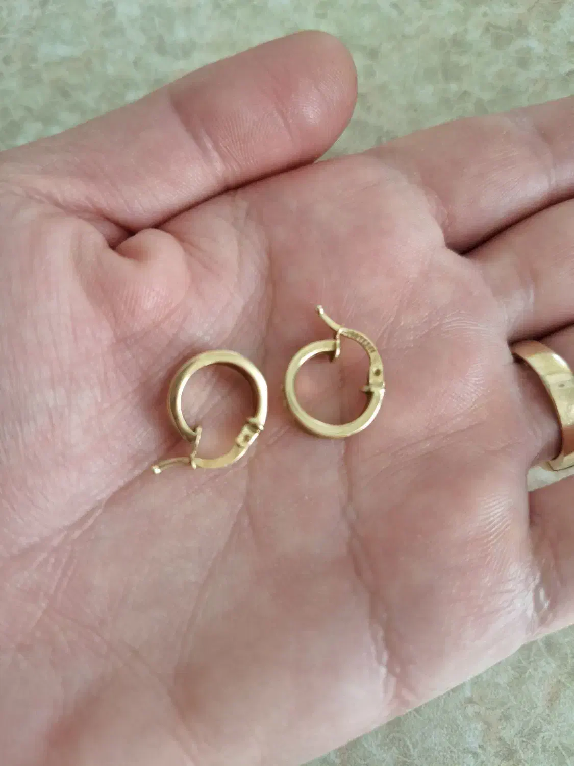 گوشواره سالم در حد نو وزن 1.940 سوت 250 بالا تابلو|جواهرات|ایلام, |دیوار