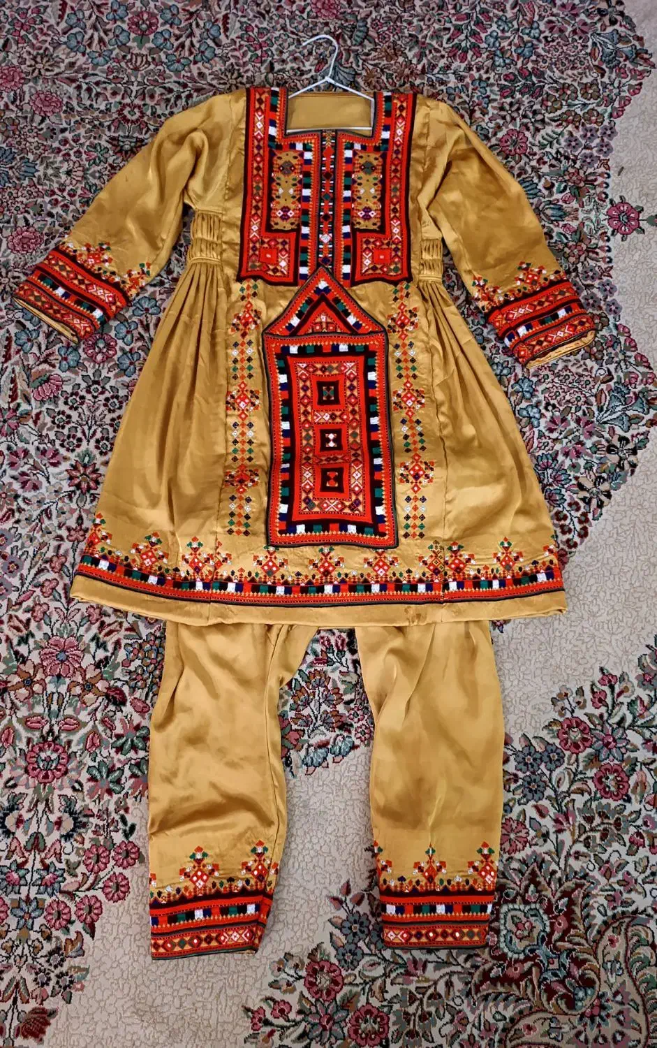 لباس بلوچی دست دوز استفاده نشده|لباس|جیرفت, |دیوار