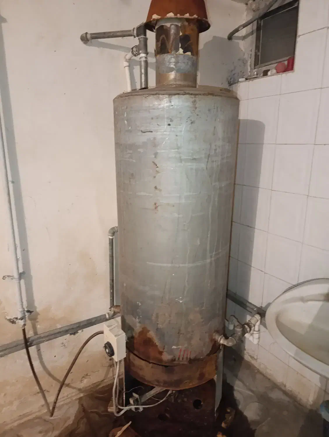 آبگرمکن قدی، با گاز شهری کار میکند|آبگرمکن، پکیج، شوفاژ|آزادشهر, |دیوار