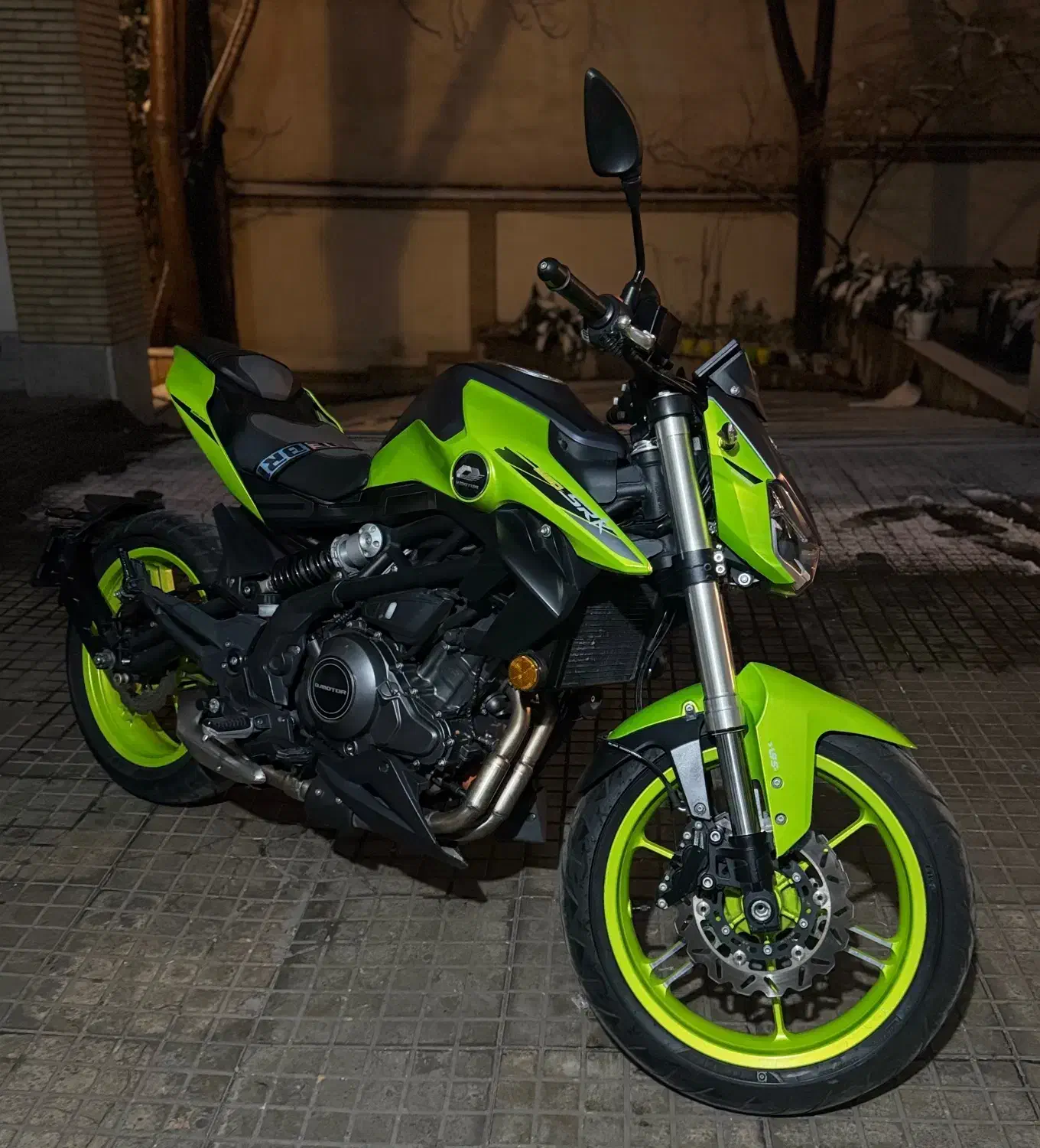 کیوجی ۲۵۰ (۳۰۰) QJ SRK 300 دوسیلندر (بنلی)|موتورسیکلت|تهران, قلهک|دیوار