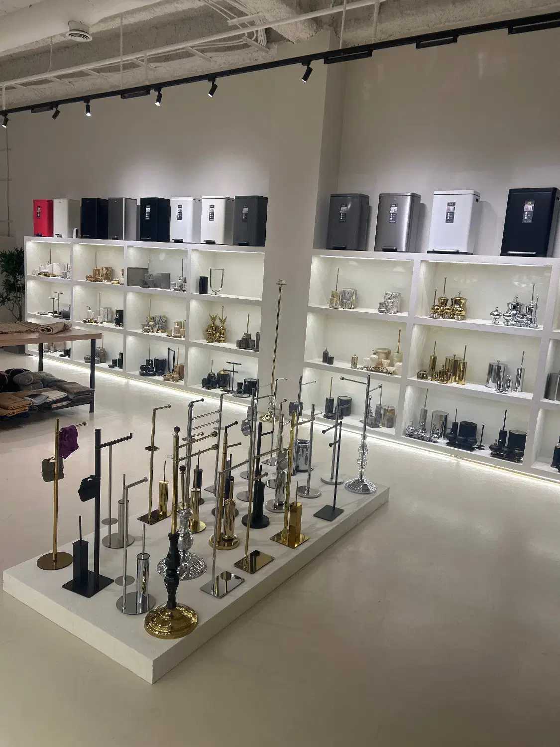 نظافت و پذیرایی|استخدام خدمات فروشگاه و رستوران|تهران, حصار بوعلی|دیوار