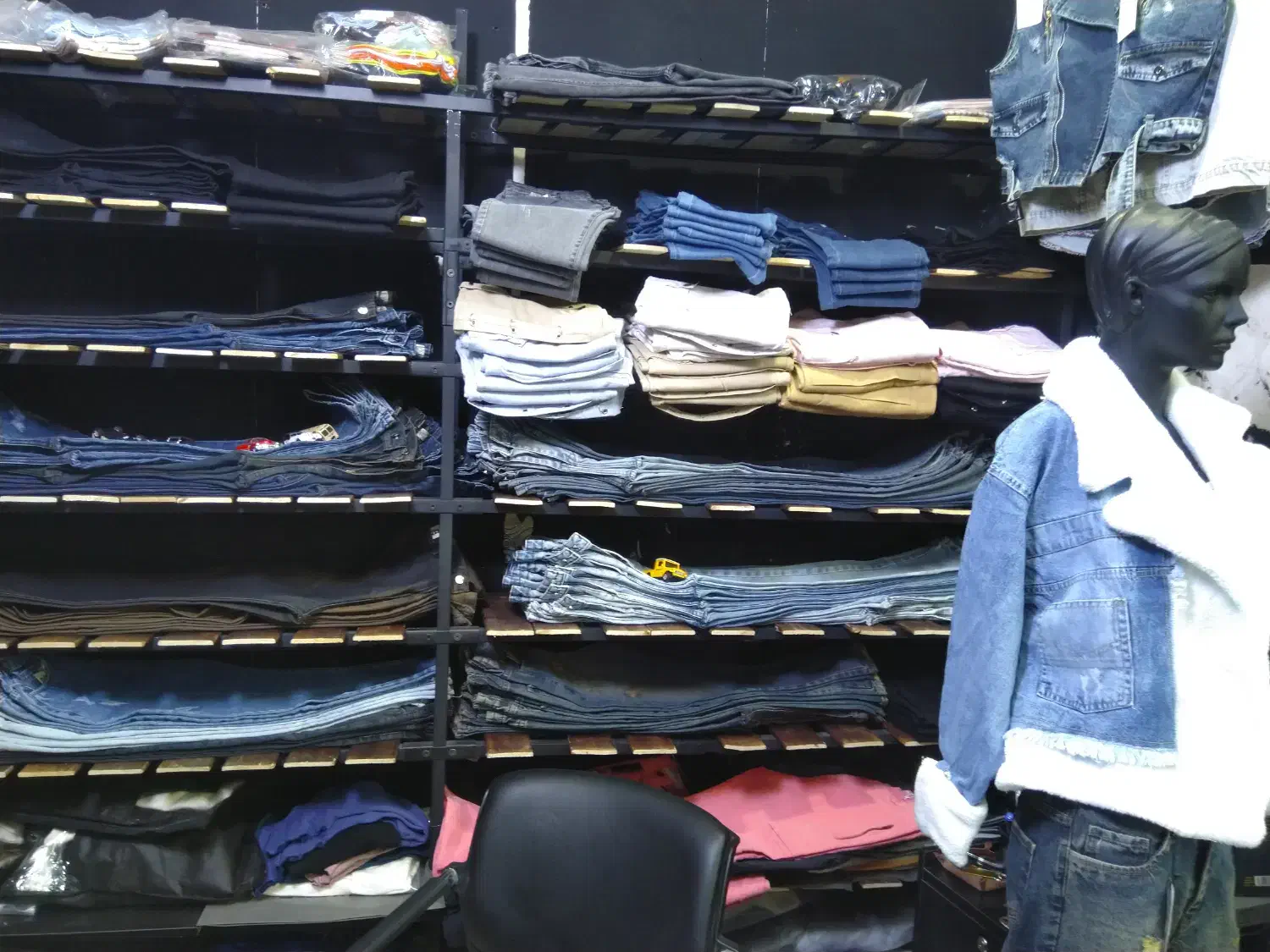 فروش عمده پوشاک به دلیل تغییر شغل|لباس|بانه, |دیوار