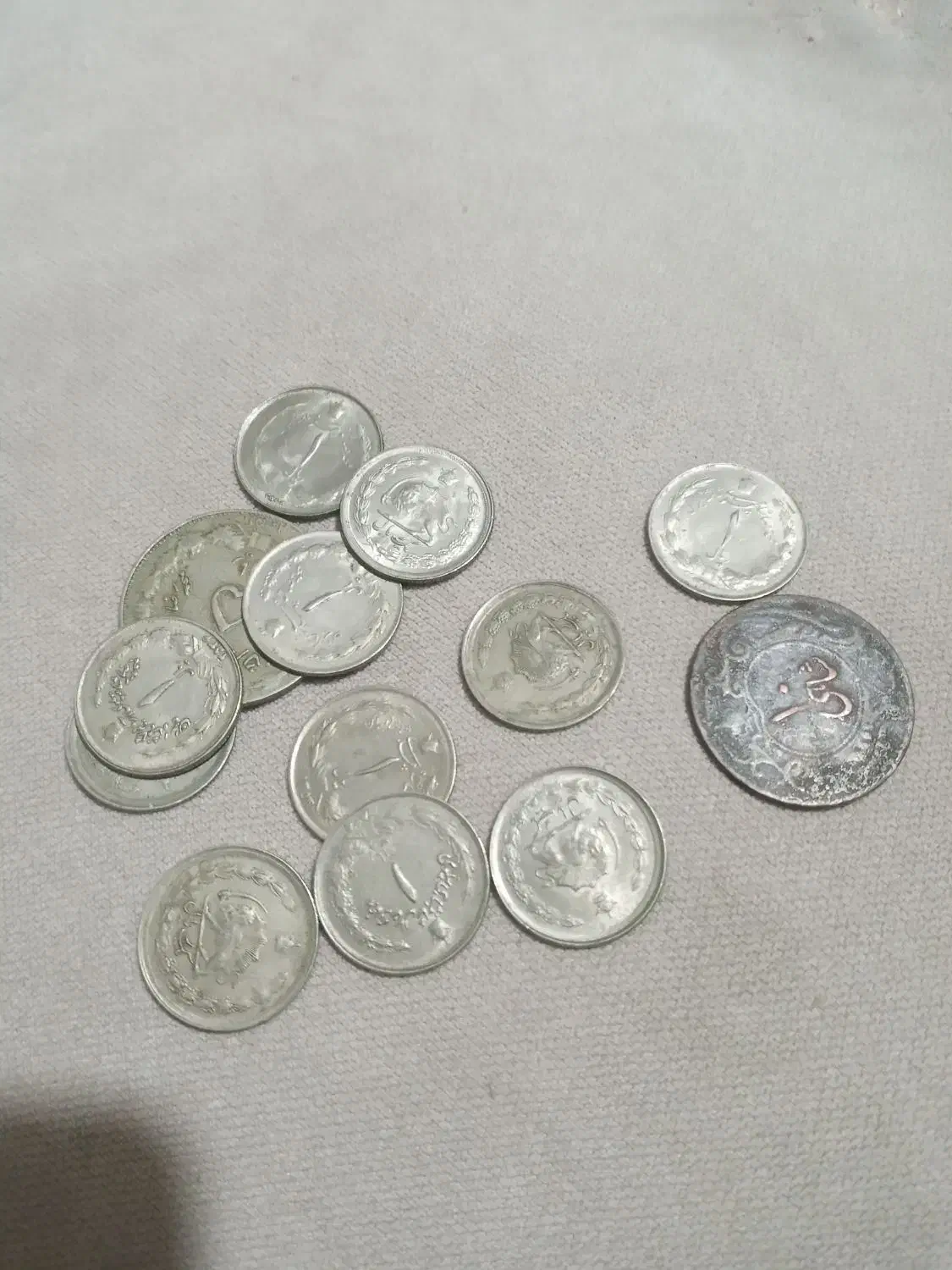 سکه ۱۰شایی ویک ریالی|کلکسیون سکه، تمبر، اسکناس|رشت, قاسمیه|دیوار