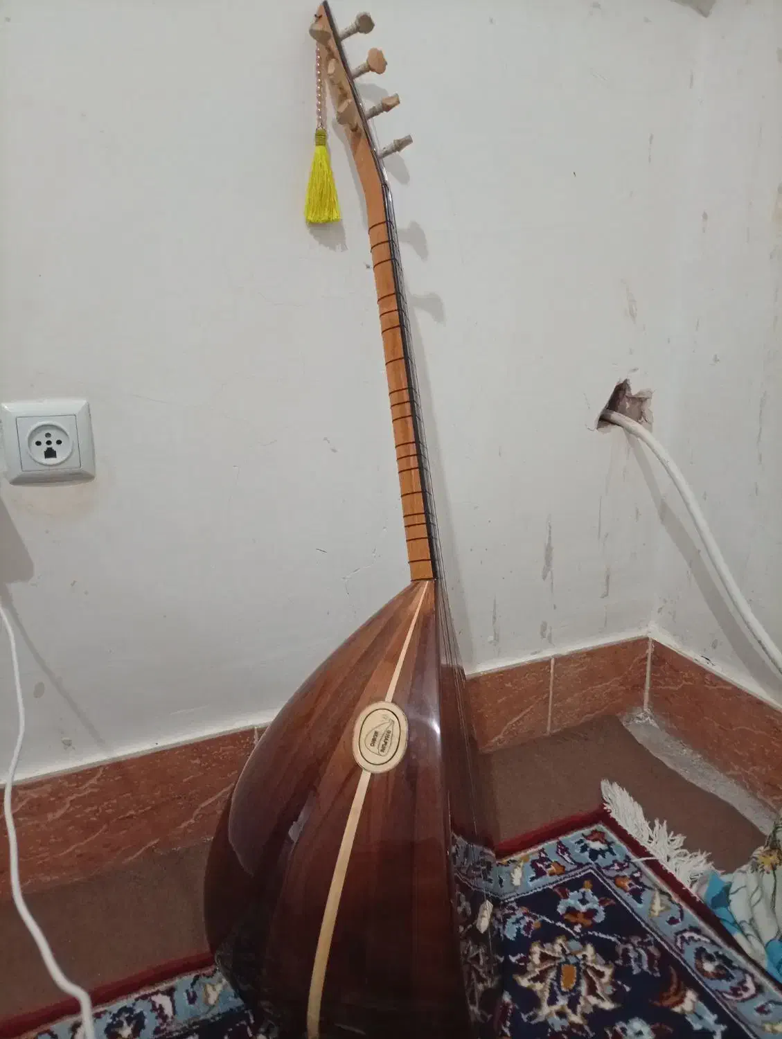 ساز باغلاما|سازهای سنتی|مهاباد (آذربایجان غربی), |دیوار