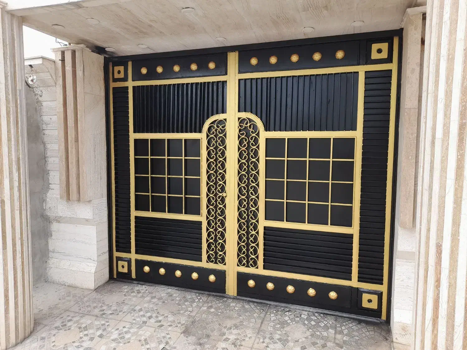 رنگ کاری و رنگ آمیزی درب حیاط و پنجره و ...|خدمات پیشه و مهارت|یاسوج, |دیوار