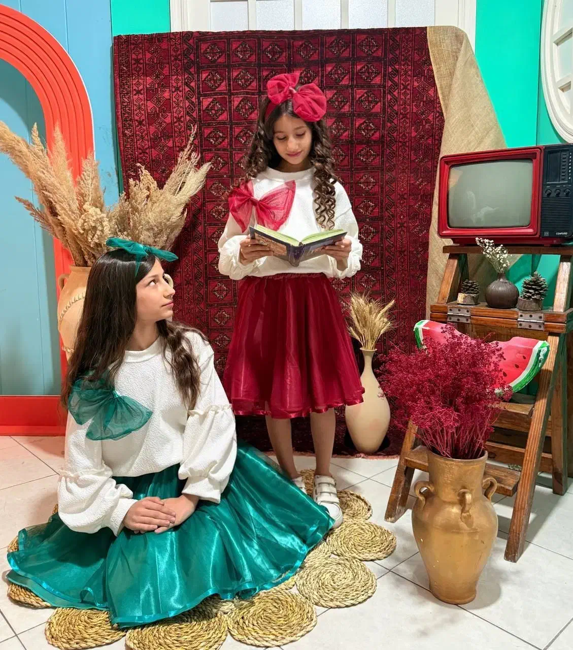 پوشاک یلدایی کودک|کفش و لباس بچه|رشت, منظریه|دیوار