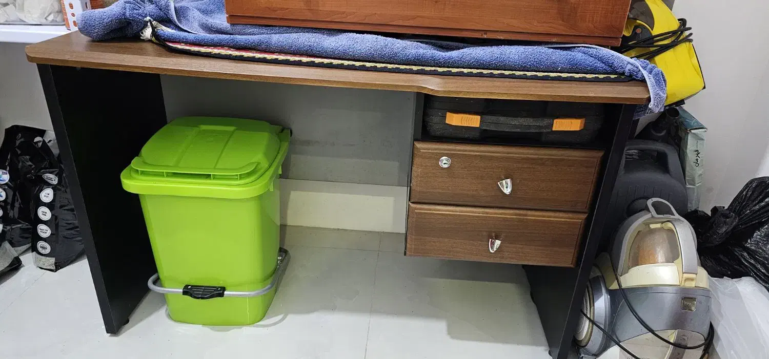 میز تحریر و کامپیوتر|میز تحریر و کامپیوتر|رشت, پستک|دیوار