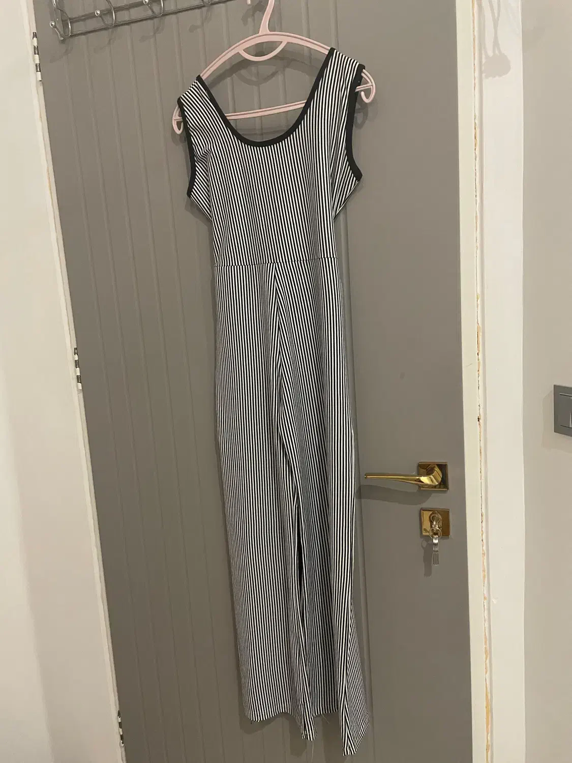 اورال نو و کاملا تمیز|لباس|قم, بنیاد|دیوار