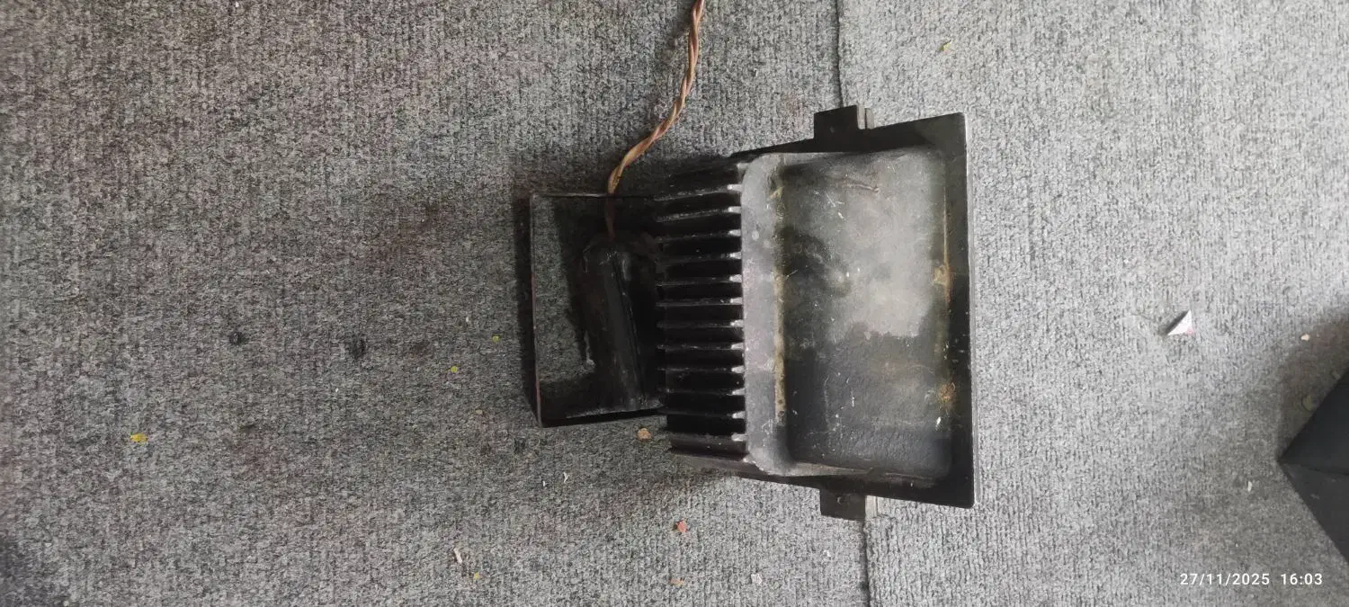 نورافکن قدیمی|لامپ و چراغ|نجف‌آباد, ویلاشهر|دیوار