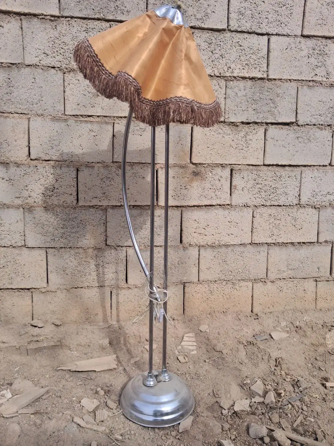 آباژور|چراغ خواب و آباژور|نجف‌آباد, قلعه سفید|دیوار