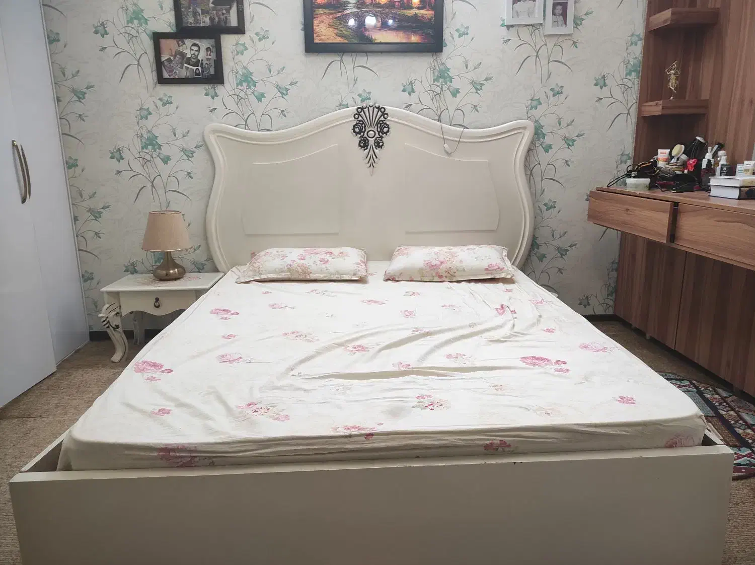 تخت دونفره بهمراه تشک ویک پاتختی|تخت و سرویس خواب|گلبهار, شهر جدید گلبهار|دیوار
