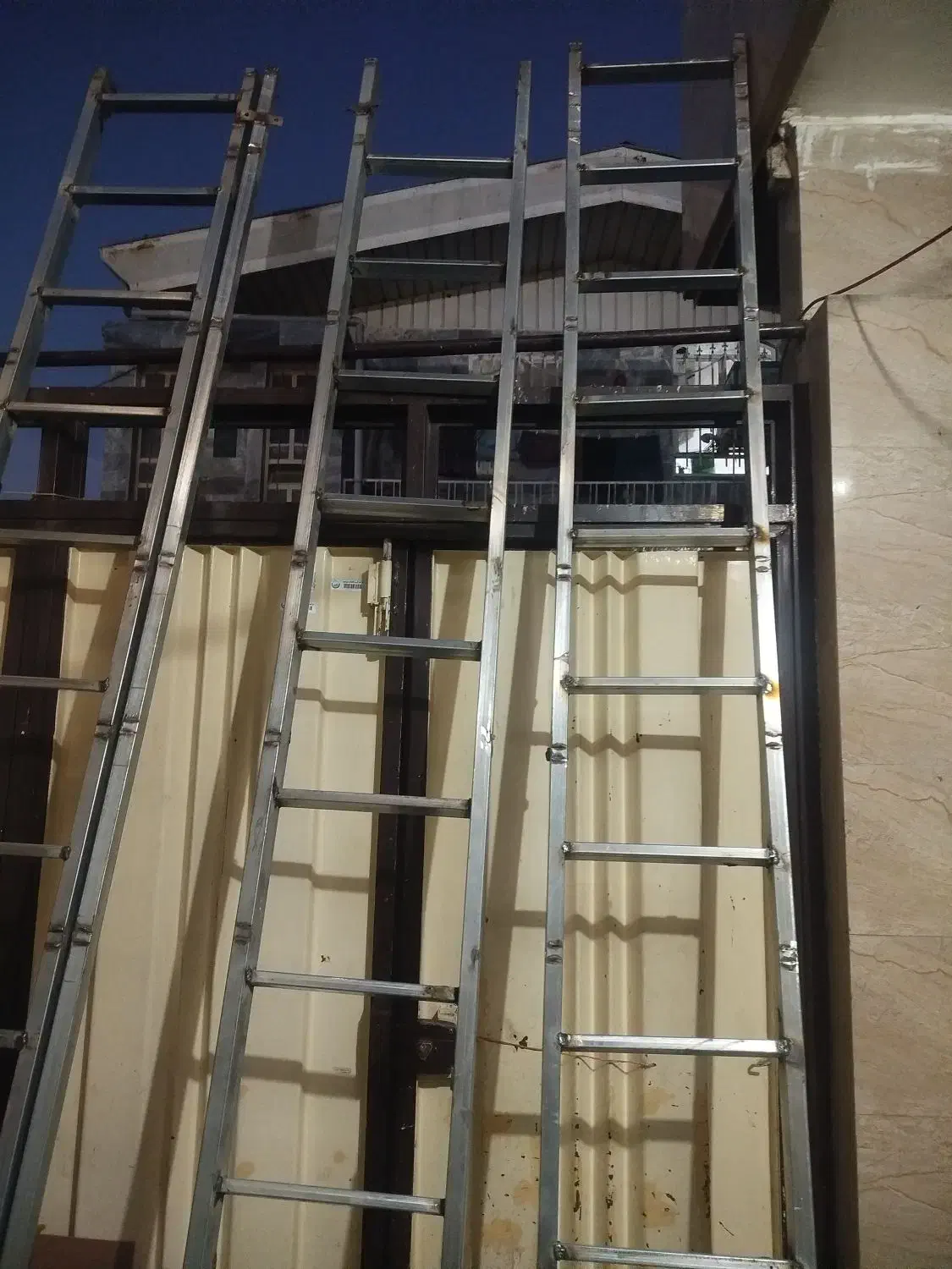 نردبان|مصالح و تجهیزات ساختمان|بروجرد, |دیوار