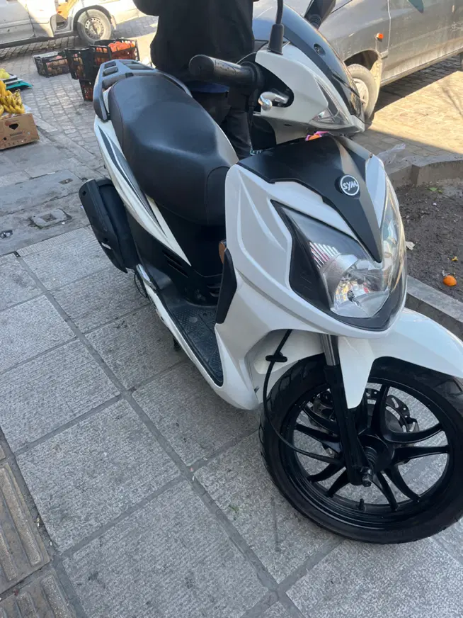 sym sr200|موتورسیکلت|شیراز, باغ تخت|دیوار