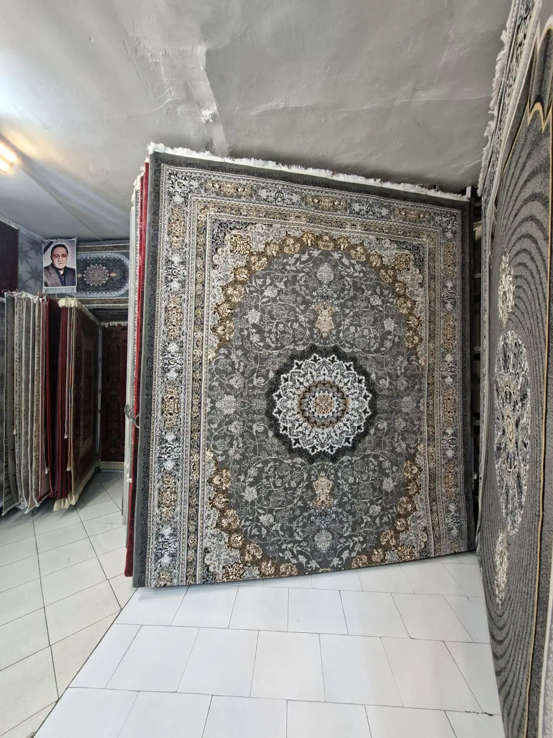 فرش۱۲متری۷۰۰نما حاجی حسینی طلاب ارزانسرا تنوع بالا|فرش|مشهد, سیلو|دیوار