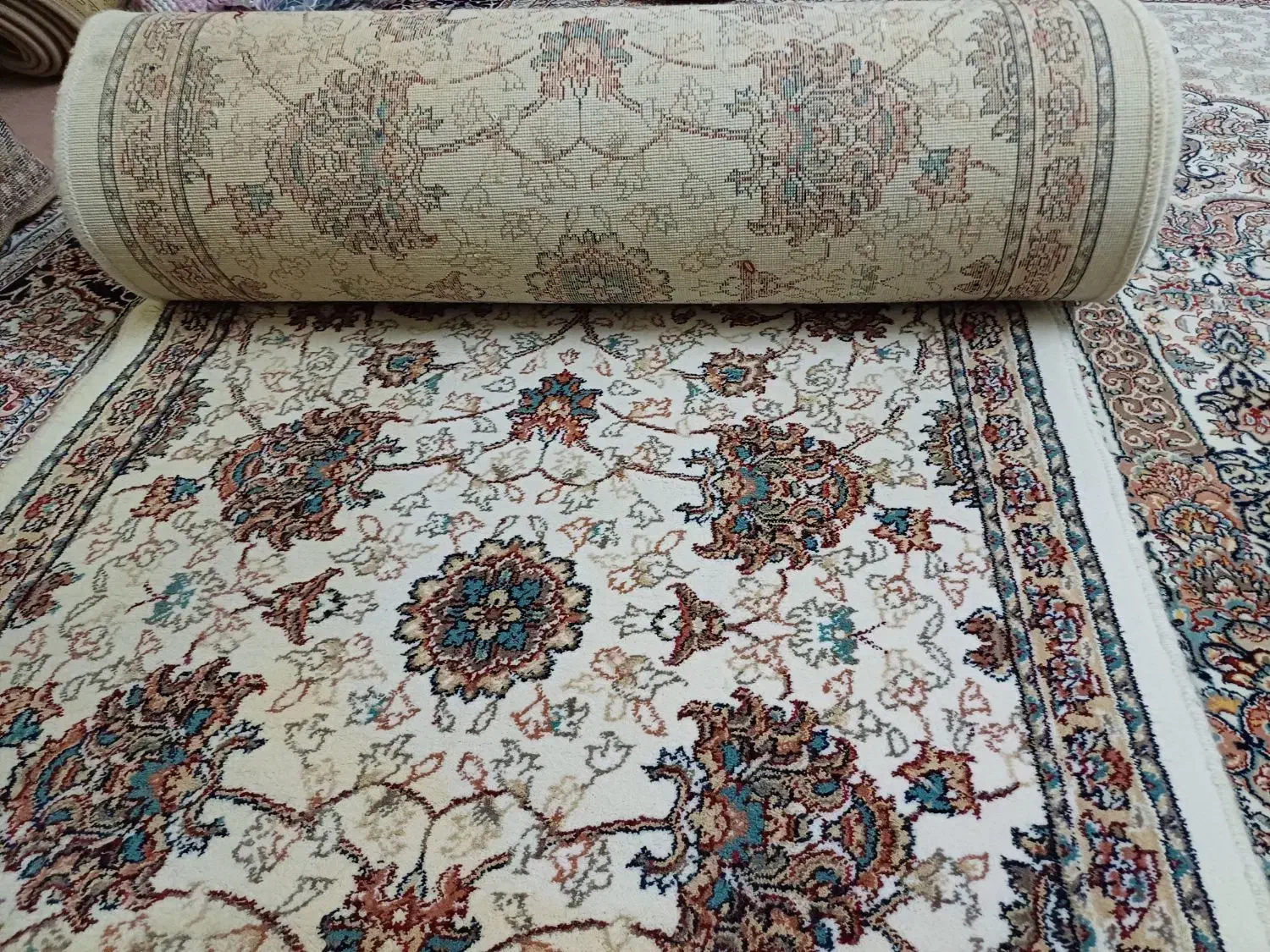 کناری نو|فرش|ری, دولت‌آباد|دیوار