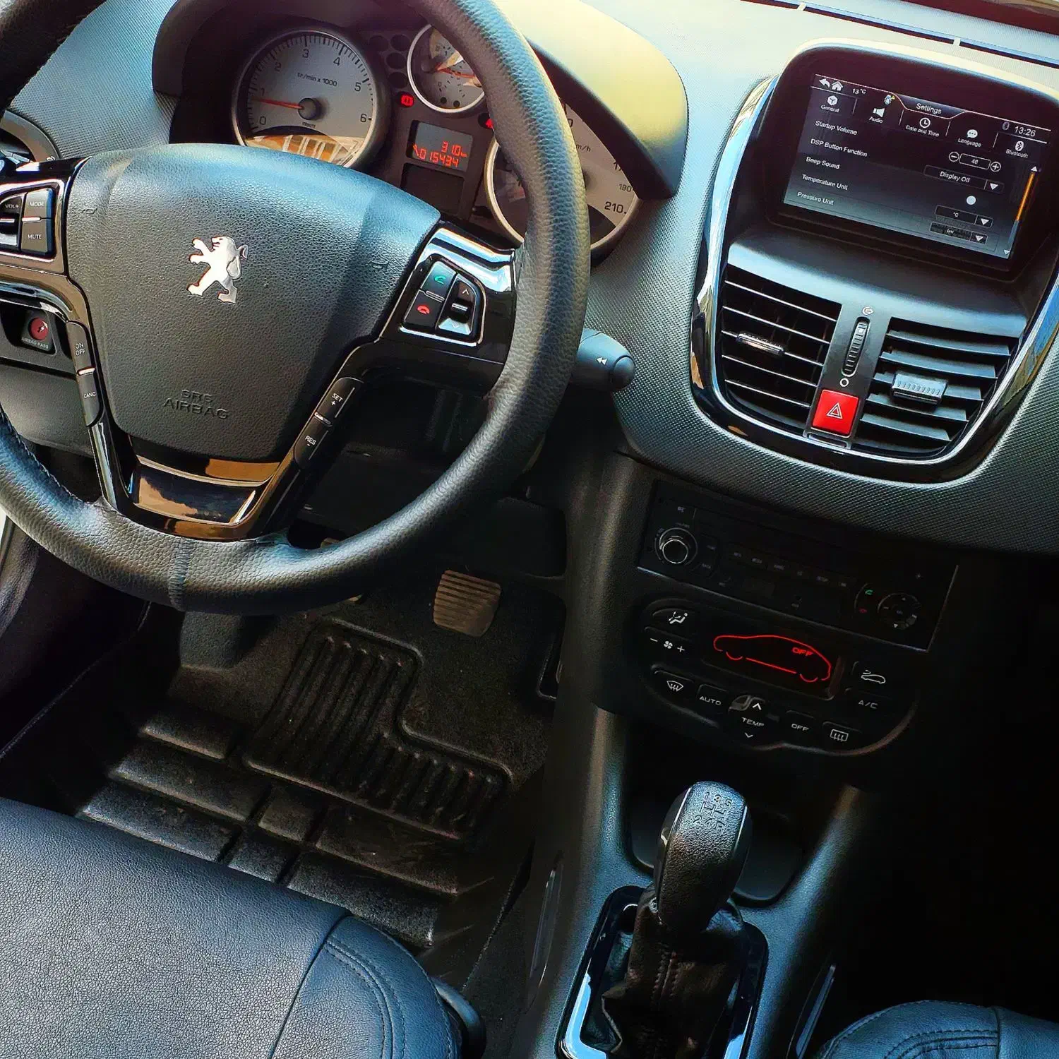 پژو 207 سفید سقف فلز Tu5 ، مدل 1401|خودرو سواری و وانت|اراک, |دیوار