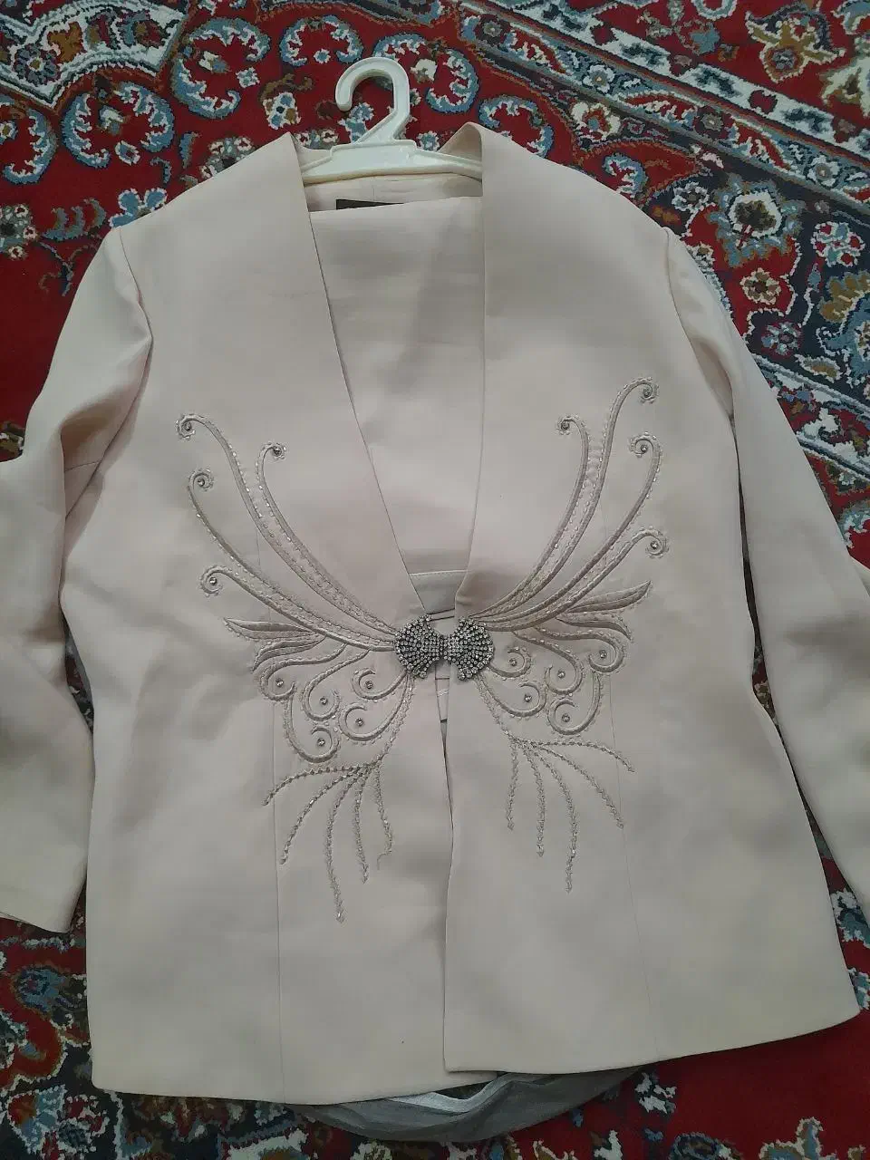 کت ودامن|لباس|بروجرد, |دیوار