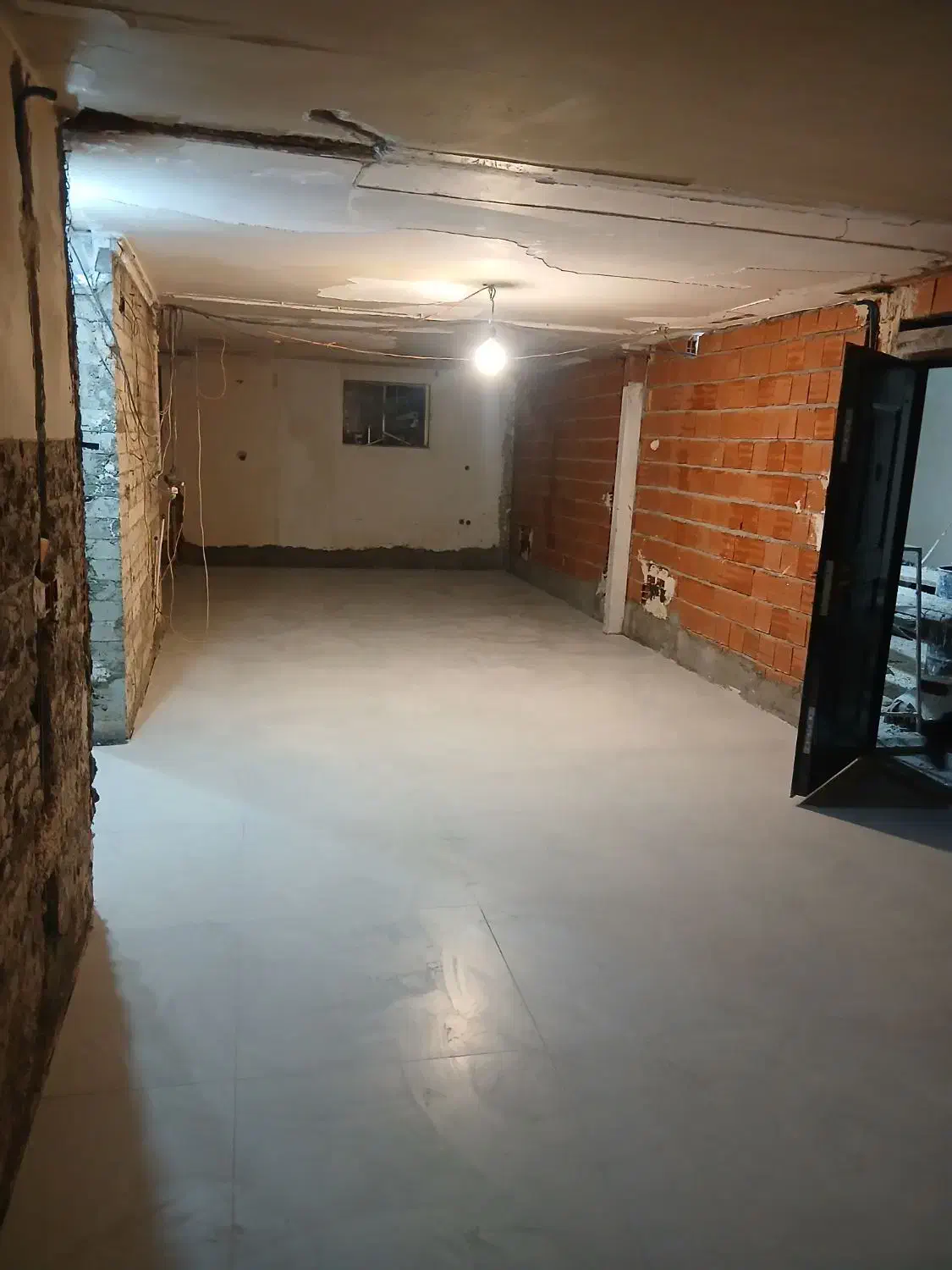 به یک استادکار ویک کارگرکاشی کاری نیازمندیم|استخدام معماری، عمران و ساختمانی|اردبیل, |دیوار