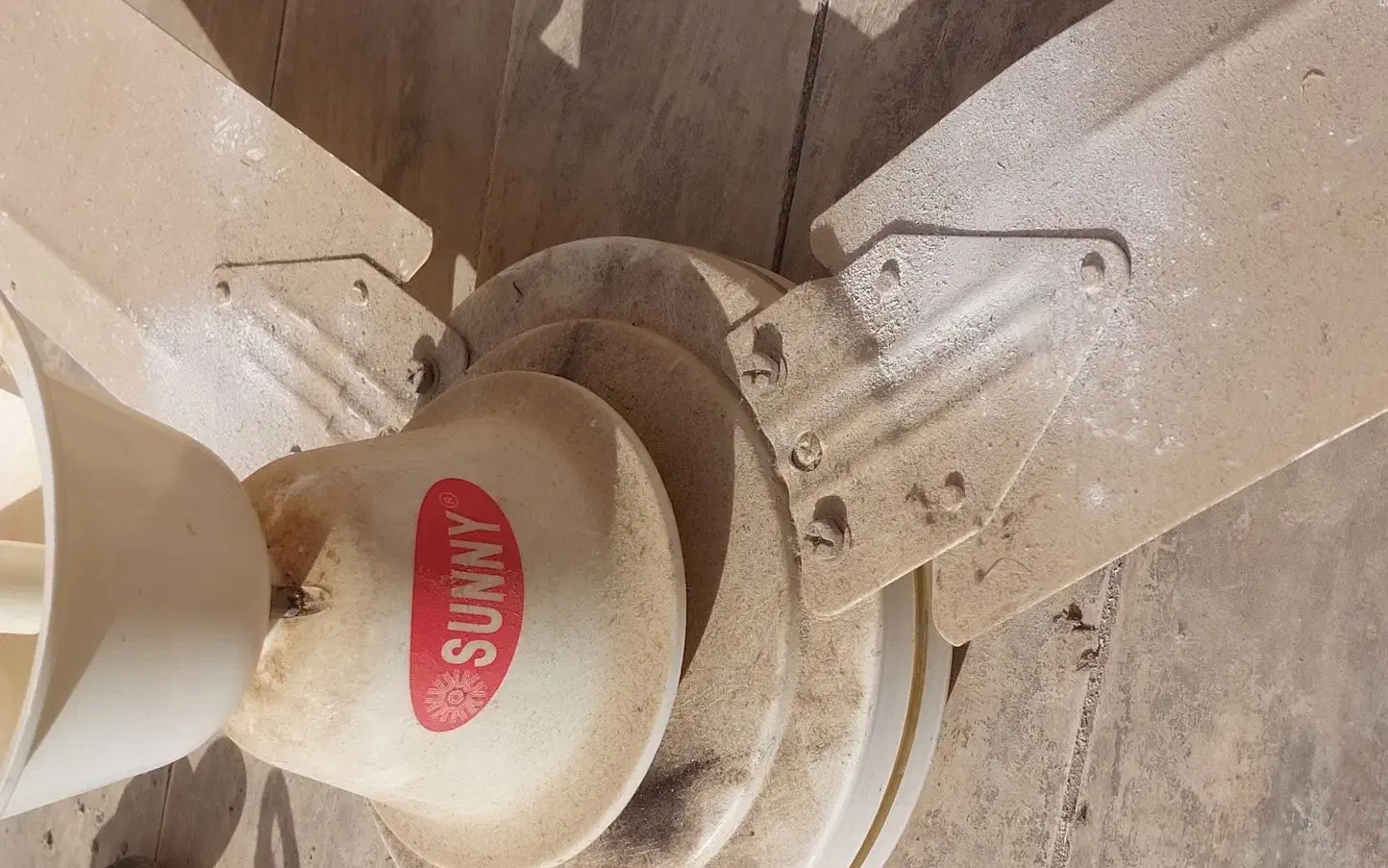 پنکه سقفی|پنکه و تصفیهکنندهٔ هوا|شهرکرد, |دیوار