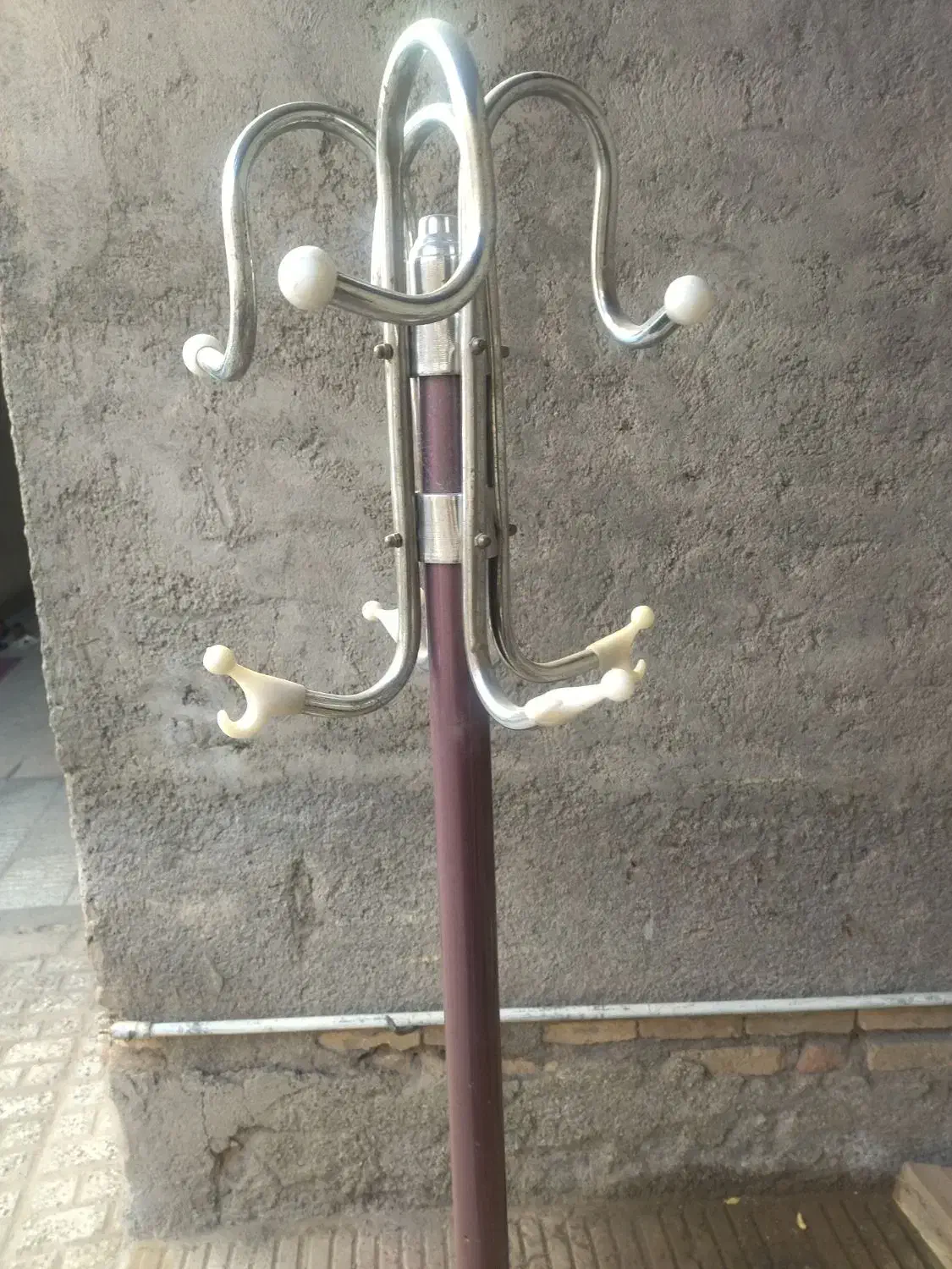 جالباسی ایستاده سالم و تمیز|بندرخت و رخت‌آویز|سبزوار, رضوی|دیوار