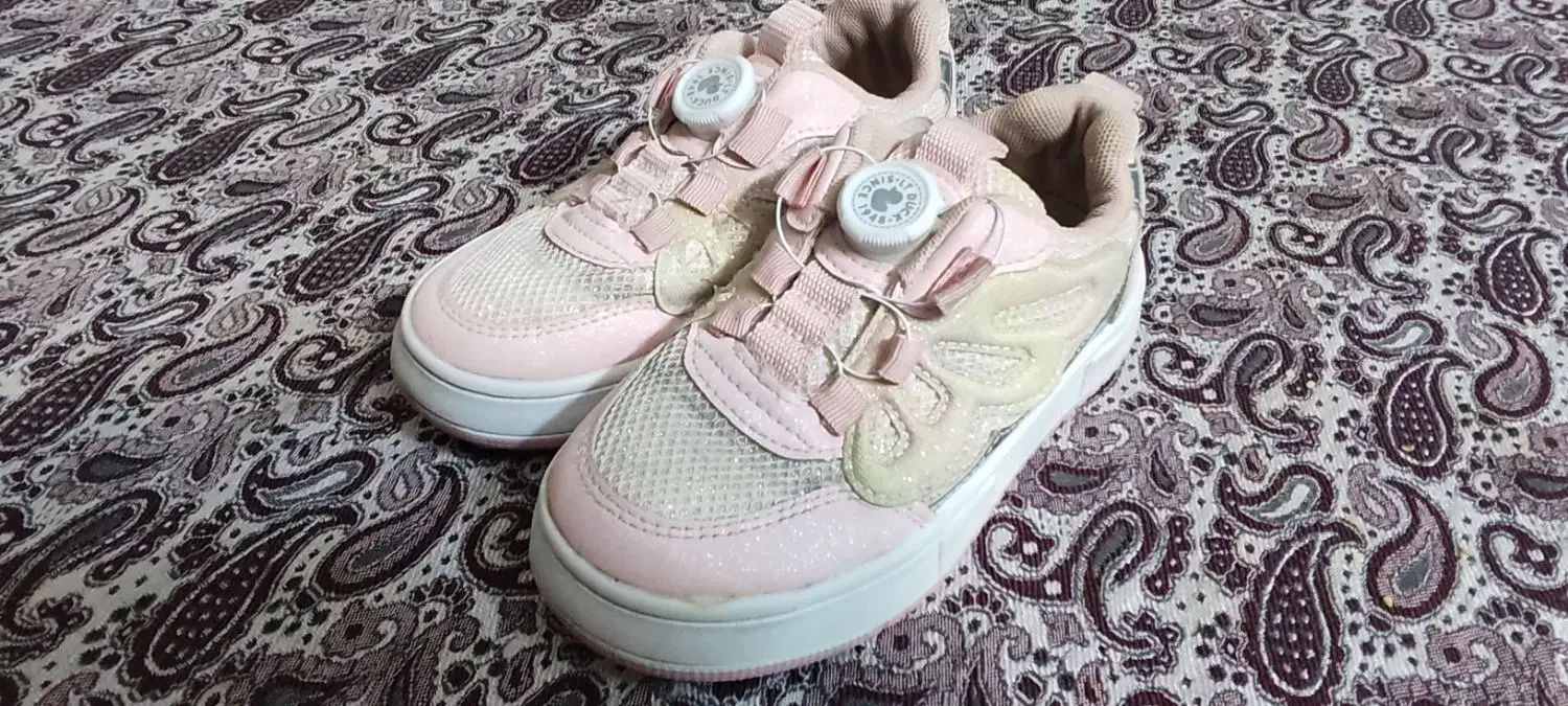 کفش کتونی دخترانه بچگانه سایز ۲۸|کفش و لباس بچه|تهران, امیریه|دیوار