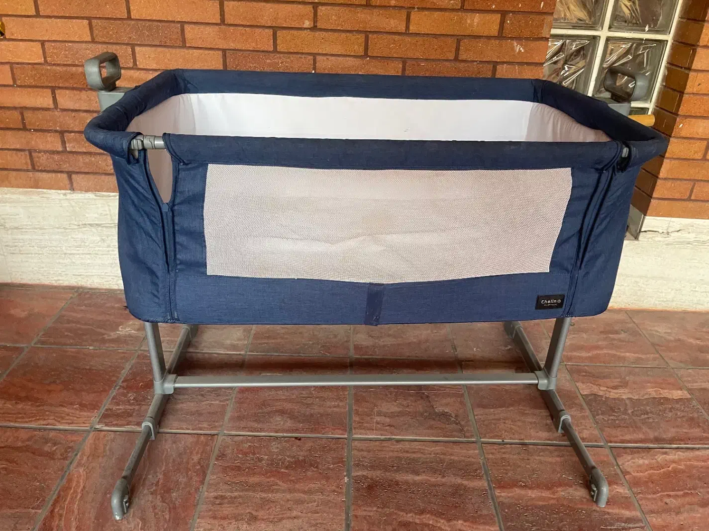 تخت کنار مادر|تخت و صندلی بچه|کاشان, دروازه فین|دیوار