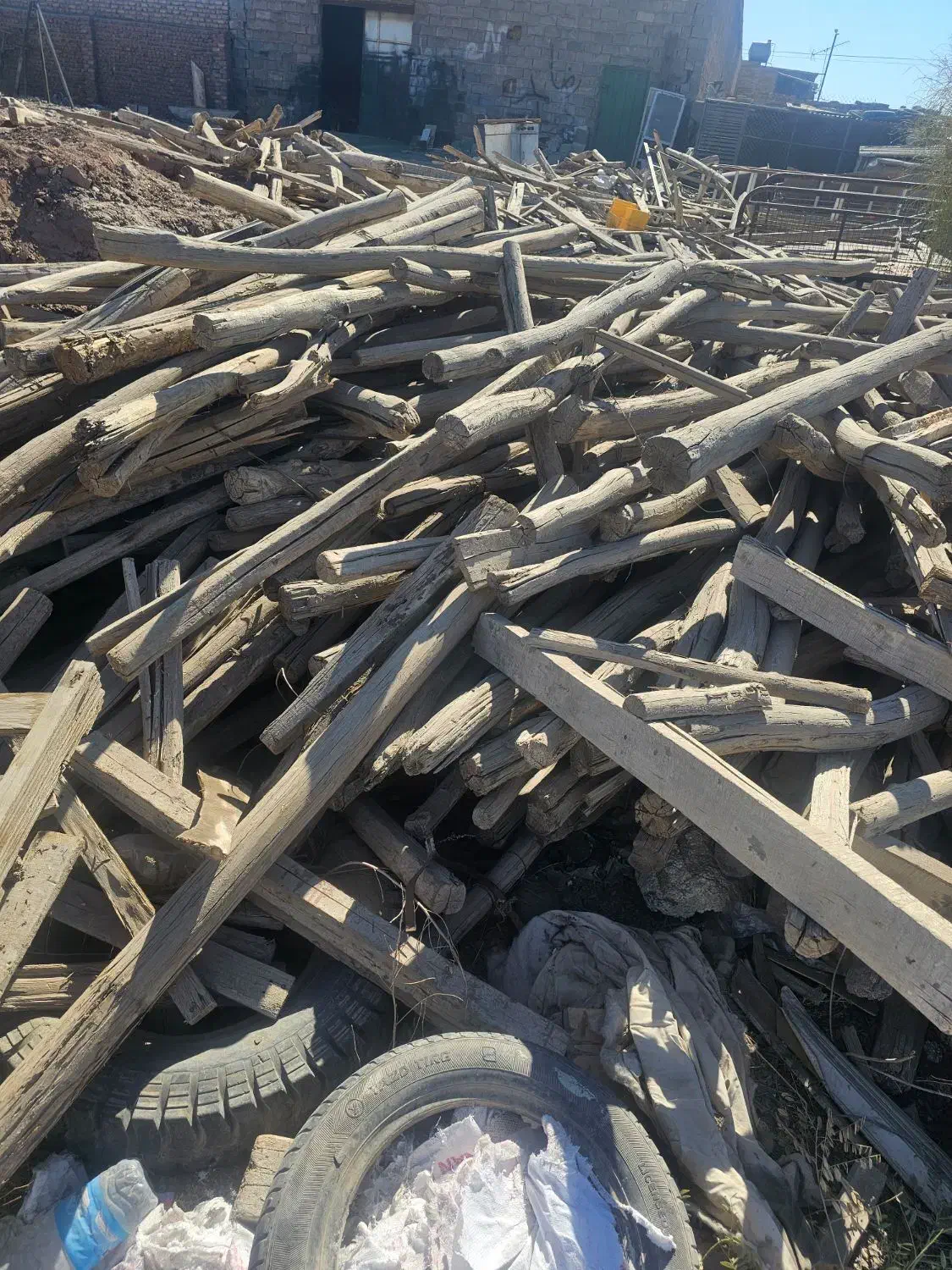 چوب گرد ۳ متری سالم برای سایبون و غیره|مصالح و تجهیزات ساختمان|کرمان, |دیوار