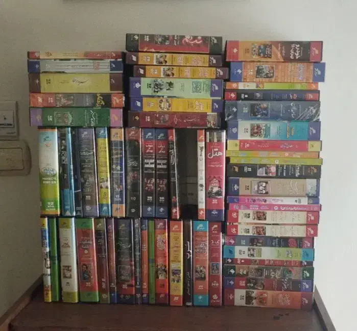 سریال‌ ایرانی، تئاتر و انیمیشن قدیمی با قاب|فیلم و موسیقی|تهران, فلسطین (میدان انقلاب)|دیوار