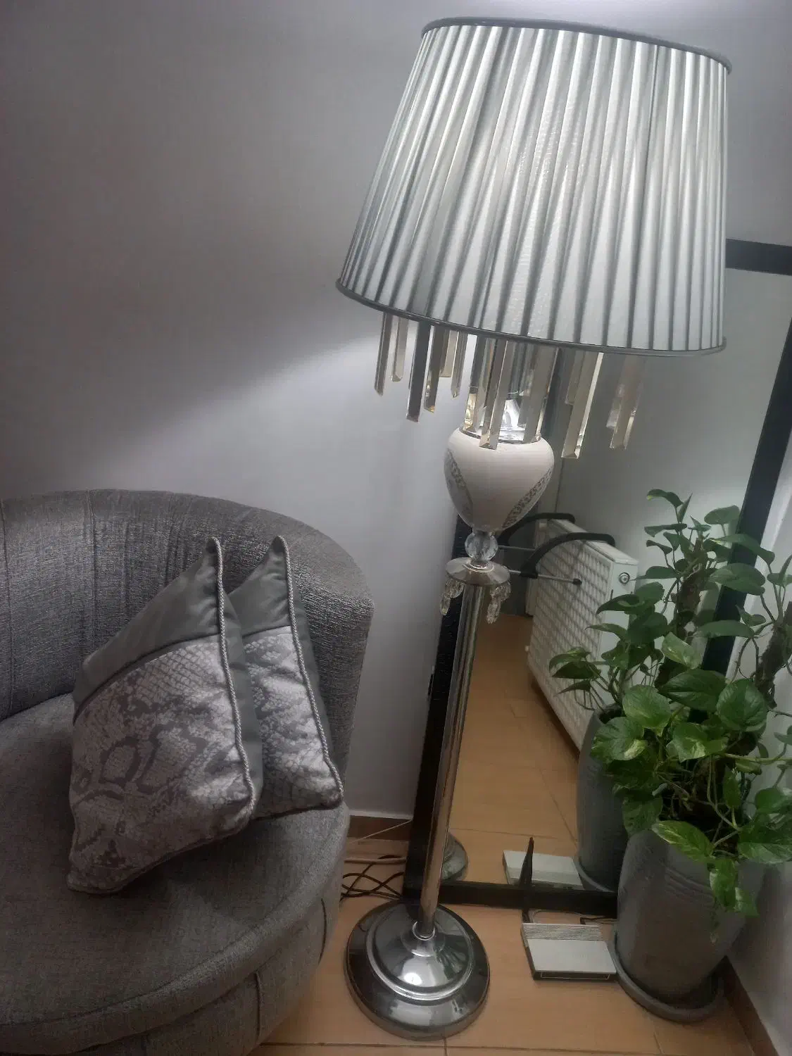 آواژور|چراغ خواب و آباژور|رشت, دیلمان|دیوار