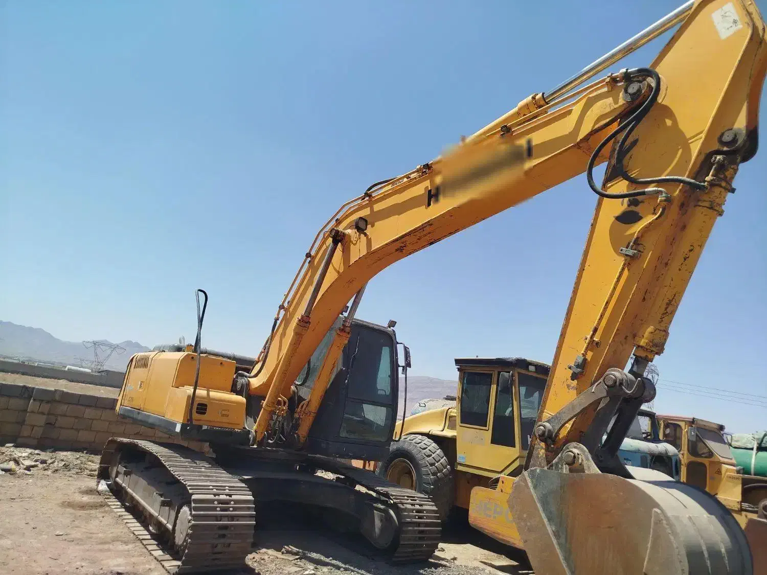 هیوندا ۲۱۰مدل۲۰۱۲.۲۰۰۴|خودرو سنگین|ابریشم, |دیوار