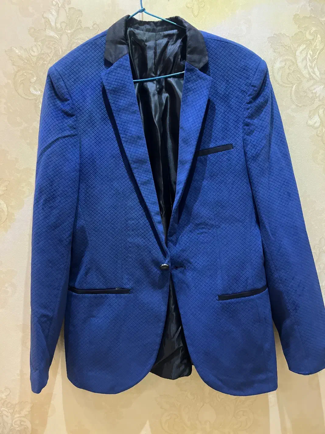 تعدادی کت تک ترک|لباس|ری, فیروزآبادی|دیوار