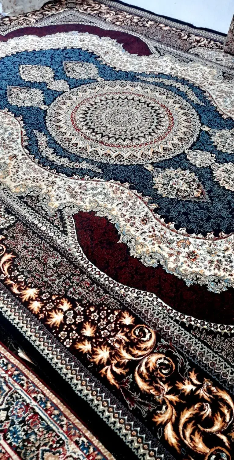 یک عددفرش ۹متری سالم به همراه ۴عددپشتی|فرش|کهریزک, |دیوار